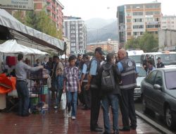 Zabıtadan kaldırım operasyonu